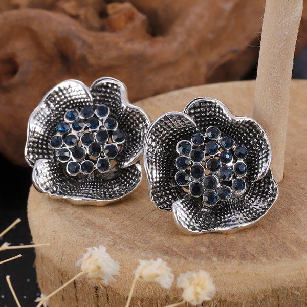 fashion temperament retro gorgeous camellia retro inlaid stud earrings female wedding jewelry blue pair/set earrings female, Golden;silver
fashion temperament retro gorgeous camellia retro inlaid stud earrings female wedding jewelry blue pair/set earrings female, Golden;silver
