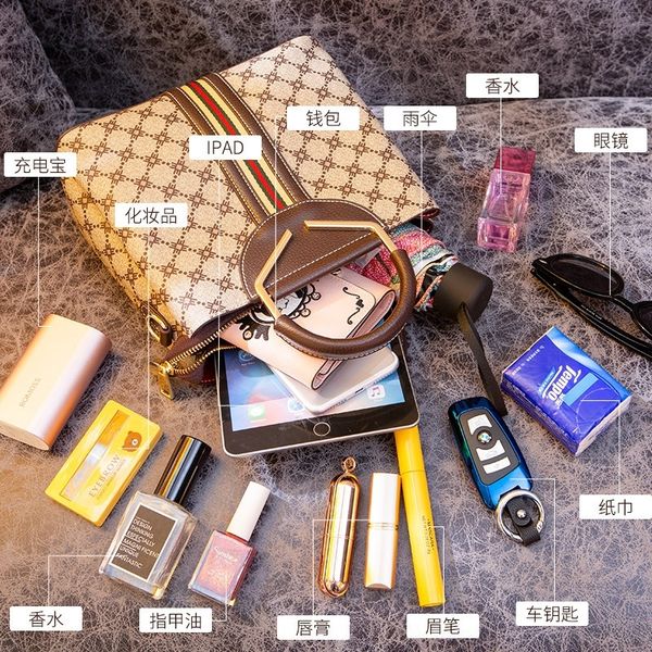 h91t 2020 chain new tote bag ladies shoulder bag shopping winter rivet fashion large capacity handbag ladies hand bags, Blue;pink
h91t 2020 chain new tote bag ladies shoulder bag shopping winter rivet fashion large capacity handbag ladies hand bags, Blue;pink