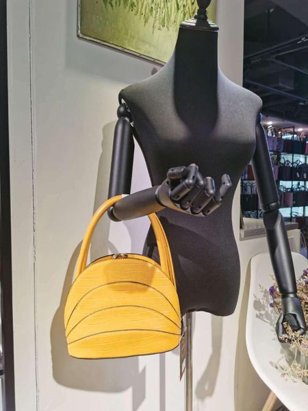 2020 creative women's handbag clip bag crocodile grain women's bag
2020 creative women's handbag clip bag crocodile grain women's bag