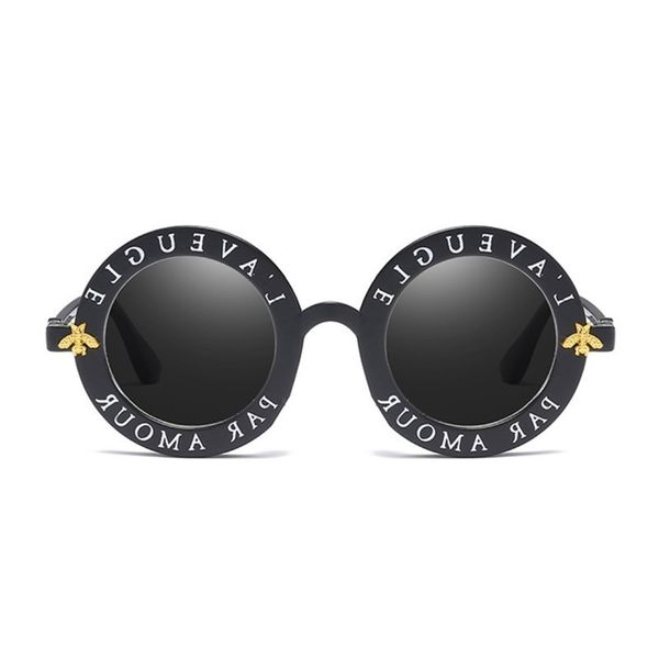 новый ретро маленький круглый солнцезащитные очки женщины vintage brand оттенки черного цвета металла солнцезащитные очки для женской моды д
новый ретро маленький круглый солнцезащитные очки женщины vintage brand оттенки черного цвета металла солнцезащитные очки для женской моды д