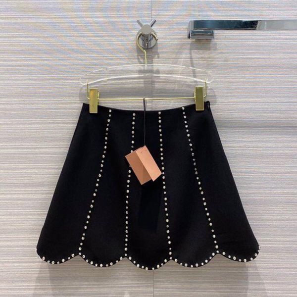 autumn heavy industry diamond-studded women's fashion skirt 2020 new white/black elegant a-line mini skirt1
autumn heavy industry diamond-studded women's fashion skirt 2020 new white/black elegant a-line mini skirt1