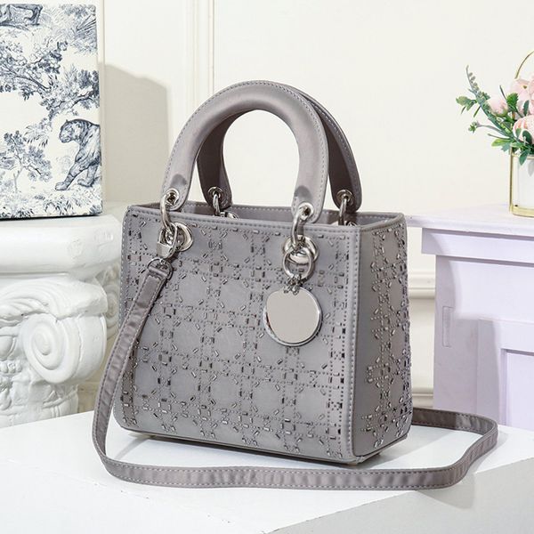 brand new luxurys designers bags fashion satin all-match shoulder bag classic retro lady bag messenger bags female party handbag purse
brand new luxurys designers bags fashion satin all-match shoulder bag classic retro lady bag messenger bags female party handbag purse