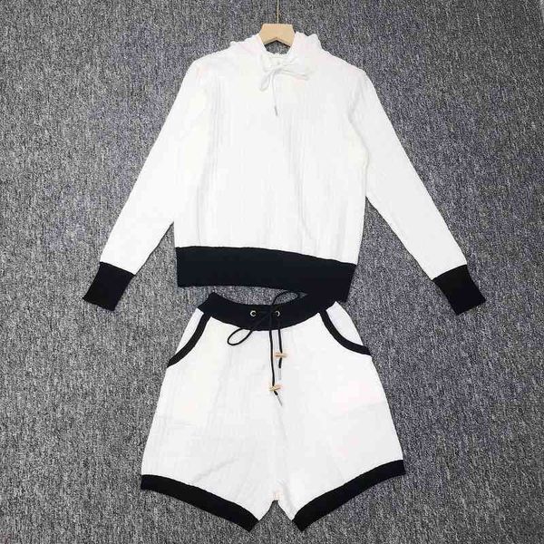 2022 factory wholesale new early autumn hooded lace long sleeve versatile and shorts pocket set women's wear, White;black
2022 factory wholesale new early autumn hooded lace long sleeve versatile and shorts pocket set women's wear, White;black