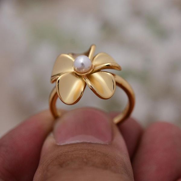 100% 925 sterling silver elegant yellow gold color pearl flower ladies engagement ring jewelry for women gift, Golden;silver
100% 925 sterling silver elegant yellow gold color pearl flower ladies engagement ring jewelry for women gift, Golden;silver