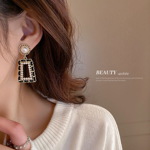silver stud rhinestone-encrusted geometric leather earrings retro minority design eardrops korean personalized graceful and wild earrings fo, Golden;silver
silver stud rhinestone-encrusted geometric leather earrings retro minority design eardrops korean personalized graceful and wild earrings fo, Golden;silver