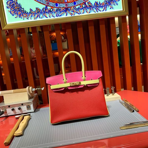by order whosale handmade epsom leather design handbag30cm 3tones wax thread fast delivery have many other designs on web
by order whosale handmade epsom leather design handbag30cm 3tones wax thread fast delivery have many other designs on web