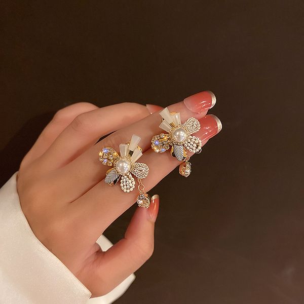 fashion real gold plating 925 silver needle korean diamond flower earrings one style for dual-wear earrings fashion small and simple earring, Golden
fashion real gold plating 925 silver needle korean diamond flower earrings one style for dual-wear earrings fashion small and simple earring, Golden