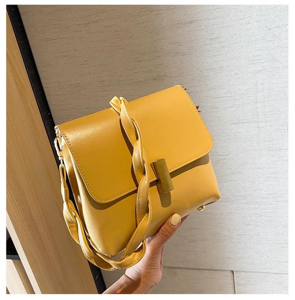 2020 женская мода малый crossbody сумки solid color кожа pu плеча сумки плетеный ремень дизайн дамы посланника кошелек
2020 женская мода малый crossbody сумки solid color кожа pu плеча сумки плетеный ремень дизайн дамы посланника кошелек