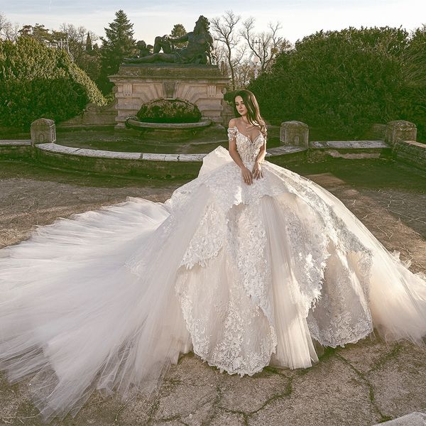 luxury wedding dress bling bling beaded lace appliques ball gown weddig dresses custom made v neck short sleeve bridal gowns, White
luxury wedding dress bling bling beaded lace appliques ball gown weddig dresses custom made v neck short sleeve bridal gowns, White
