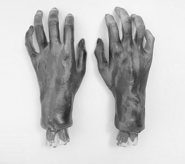 the latest halloween haunted house decoration with hand and foot skin tone black simulation props, delivery
the latest halloween haunted house decoration with hand and foot skin tone black simulation props, delivery