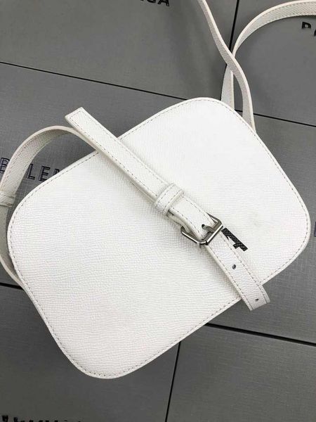2021 luxury classic style camera tassel portable ladies shoulder bag designer messenger bag belt messenger bag
2021 luxury classic style camera tassel portable ladies shoulder bag designer messenger bag belt messenger bag