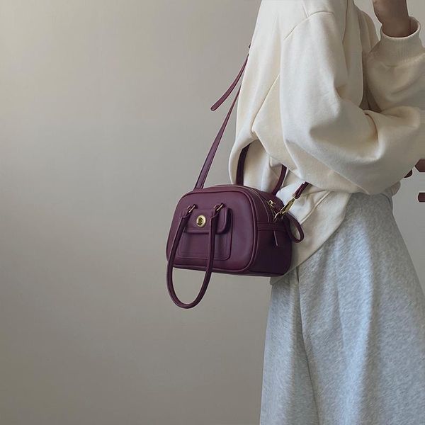 shoulder bags korean handbag and bag women 2021 style college retro this year versatile one-shoulder carrying cross-body trend
shoulder bags korean handbag and bag women 2021 style college retro this year versatile one-shoulder carrying cross-body trend
