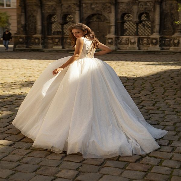 elegant a line wedding dresses v neck sleeveless appliqued lace bridal gowns ruched satin gorgeous custom made robes de mariée, White
elegant a line wedding dresses v neck sleeveless appliqued lace bridal gowns ruched satin gorgeous custom made robes de mariée, White