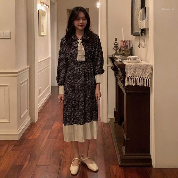 women spring long sleeve bow tie collar long floral dress vintage elegant elastic high waist a-line pleated dresses1, Black;gray
women spring long sleeve bow tie collar long floral dress vintage elegant elastic high waist a-line pleated dresses1, Black;gray