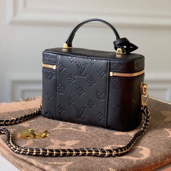 1254 new women's make-up bag 7a high-end custom boutique bag fashion trend refined style business casual style metal accessories
1254 new women's make-up bag 7a high-end custom boutique bag fashion trend refined style business casual style metal accessories