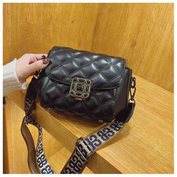 2022 factory outlet lock women's new fashion trend embroidered thread small square bag korean wide shoulder belt single shoulder messen
2022 factory outlet lock women's new fashion trend embroidered thread small square bag korean wide shoulder belt single shoulder messen