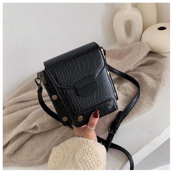 2020 new fashion korean version simple retro fashion small square bag texture cross body small bag for women
2020 new fashion korean version simple retro fashion small square bag texture cross body small bag for women