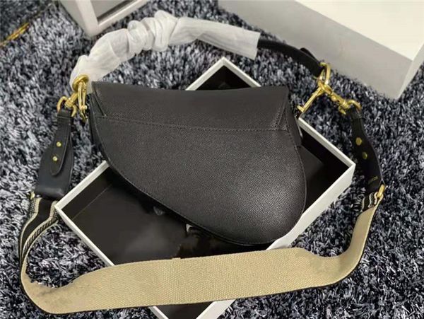 golden letter hook saddle bags palm pattern shoulder bags with wide shoulder strap full sense luxurys designers handbags large wallets
golden letter hook saddle bags palm pattern shoulder bags with wide shoulder strap full sense luxurys designers handbags large wallets