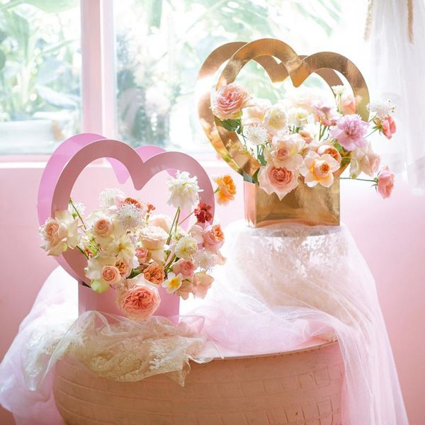 10pcs heart shape portable flower box bag paper packaging box for wedding party decor florist handy flower gift case
10pcs heart shape portable flower box bag paper packaging box for wedding party decor florist handy flower gift case