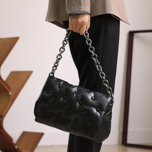 women shoulder bags 2021 thick metal chain shoulder purses and handbag women clutch bags ladies hobo bag
women shoulder bags 2021 thick metal chain shoulder purses and handbag women clutch bags ladies hobo bag
