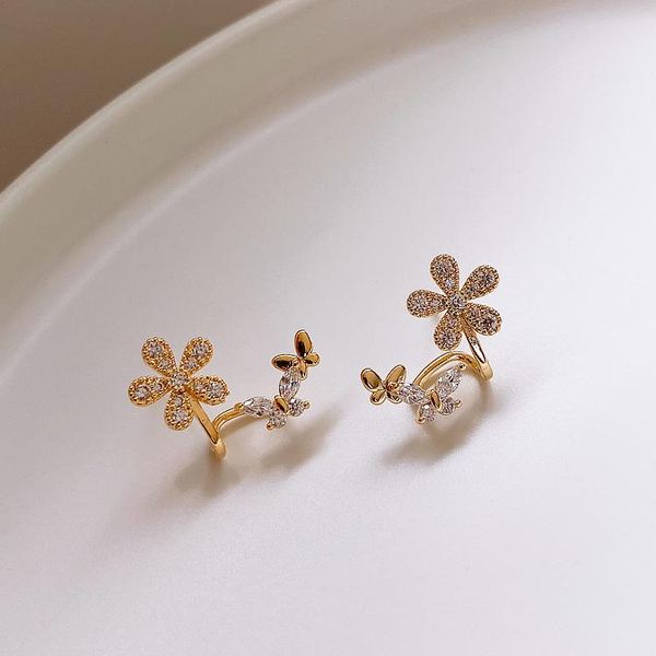 selling fashion jewelry exquisite copper inlaid zircon butterfly flower creative stud earring everyday wild female earrings, Golden;silver
selling fashion jewelry exquisite copper inlaid zircon butterfly flower creative stud earring everyday wild female earrings, Golden;silver