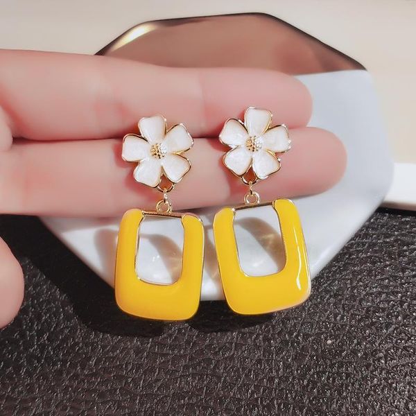 925 silver needle oil dripping exaggerated yellow big flower earrings womens face slimming long internet celebrity temperament trend ear jew, Golden
925 silver needle oil dripping exaggerated yellow big flower earrings womens face slimming long internet celebrity temperament trend ear jew, Golden