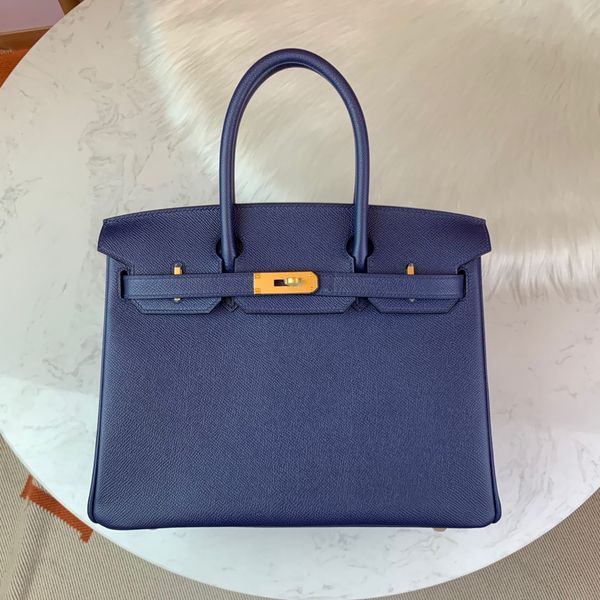 wholesale half handmade quality epsom leather design handbag30cm navy blue color wax line stitiching gold and silver hardware fast delivery
wholesale half handmade quality epsom leather design handbag30cm navy blue color wax line stitiching gold and silver hardware fast delivery