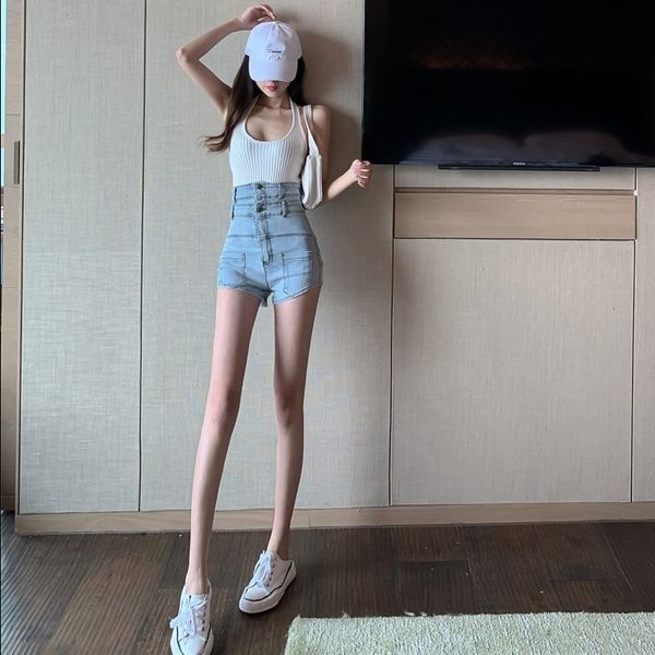 2020 summer new double layer high waist jeans loose wide leg show thin shorts character pants women's wear
2020 summer new double layer high waist jeans loose wide leg show thin shorts character pants women's wear