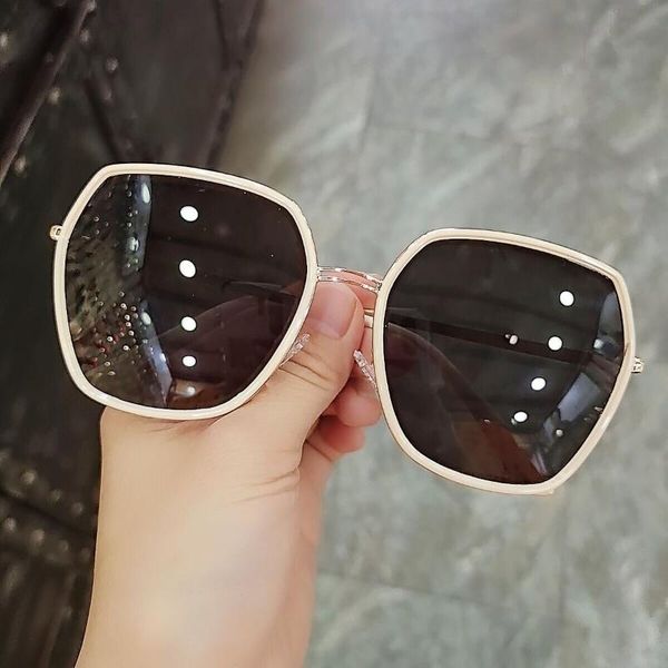 2021 New Women's Polarizing Sunglasses Retro Large Frame Anti-Ultraviolet Sunglasses, White;black
2021 New Women's Polarizing Sunglasses Retro Large Frame Anti-Ultraviolet Sunglasses, White;black