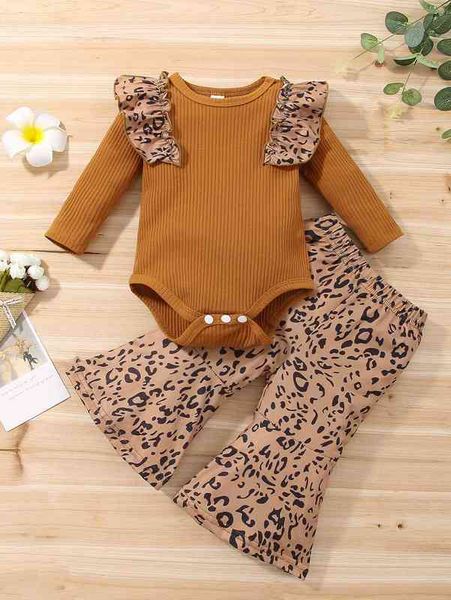 baby ruffle trim bodysuit & graphic print flare leg pants she, White
baby ruffle trim bodysuit & graphic print flare leg pants she, White