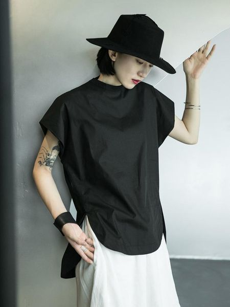 simple hong kong style designers slit loose short-sleeved t-shirt, White