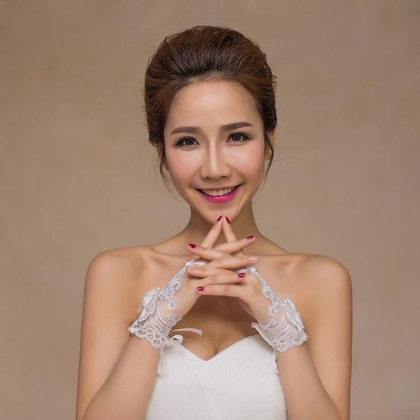 charming white short wedding gloves crystals beaded bow knot wrist length fingerless lace bridal gloves h qylzkd
charming white short wedding gloves crystals beaded bow knot wrist length fingerless lace bridal gloves h qylzkd