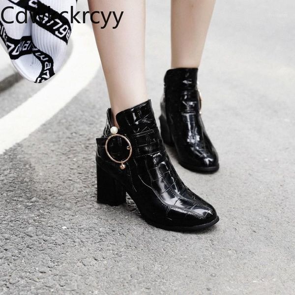 winter the new fashion square head thick heel boots white black red wine plus cashmere keep warm high heel women boots1
winter the new fashion square head thick heel boots white black red wine plus cashmere keep warm high heel women boots1