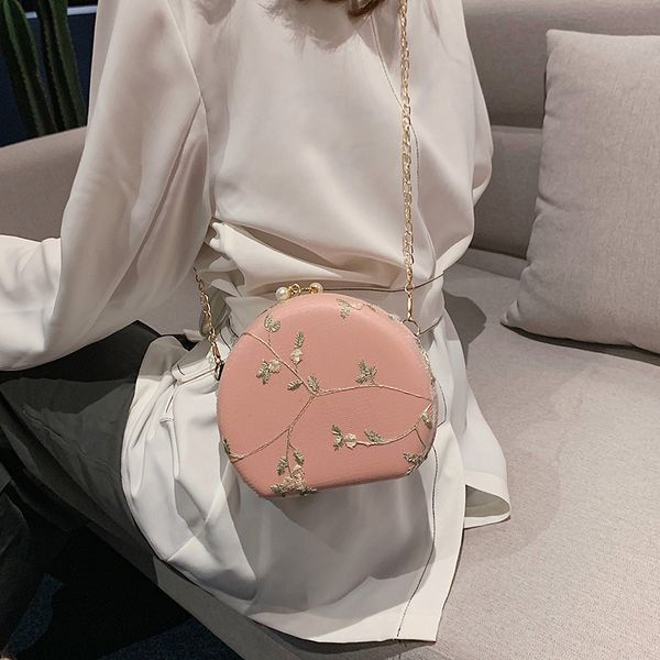 new embroidery flowers design women flap clutch evening bags gold chain shoulder bags girls handbags purses for ladies party bag 1020
new embroidery flowers design women flap clutch evening bags gold chain shoulder bags girls handbags purses for ladies party bag 1020