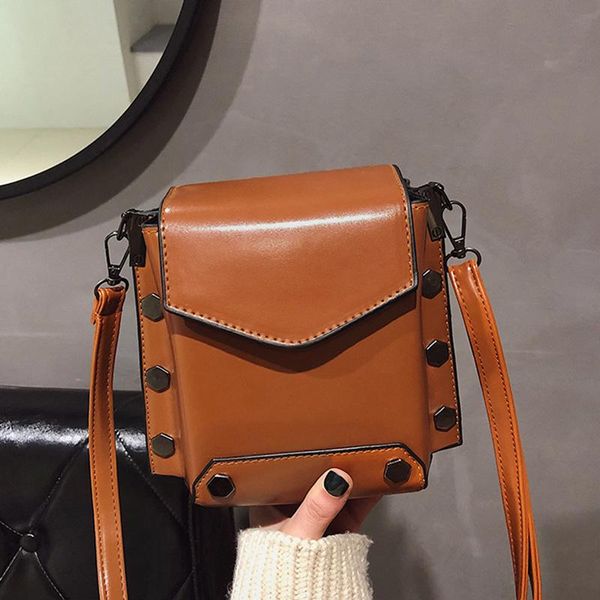 korean style rivet crossbody single shoulder bag with chain for travel shopping new
korean style rivet crossbody single shoulder bag with chain for travel shopping new