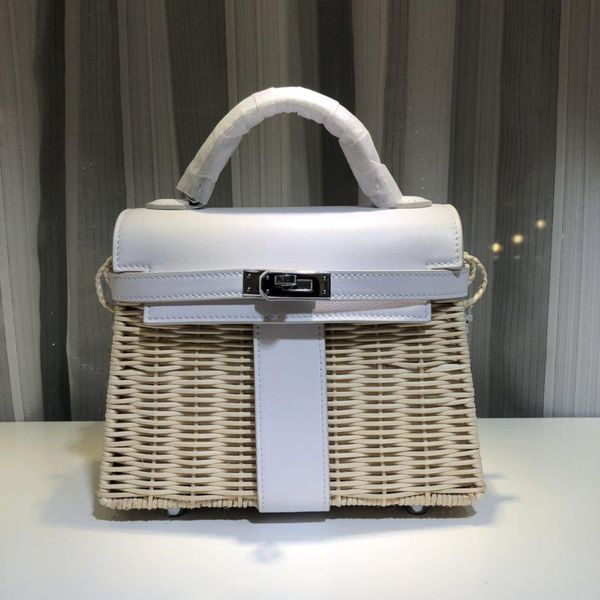 quality superior genuine leather woman single shoulder span bamboo weave portable kylie package
quality superior genuine leather woman single shoulder span bamboo weave portable kylie package