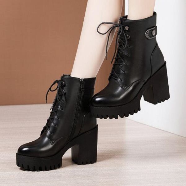 2021 designer martin boot for women half boots chunky heels genuine leather triple black fashion girl outdoor shoes size 35-43
2021 designer martin boot for women half boots chunky heels genuine leather triple black fashion girl outdoor shoes size 35-43