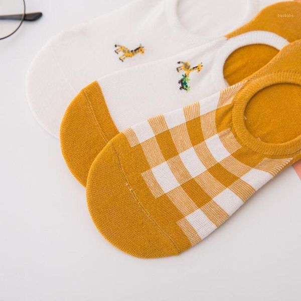 women giraffe embroidered non slip socks girls cute animal print invisible summer ankle socks mustard white checked boat1, Black;white
women giraffe embroidered non slip socks girls cute animal print invisible summer ankle socks mustard white checked boat1, Black;white
