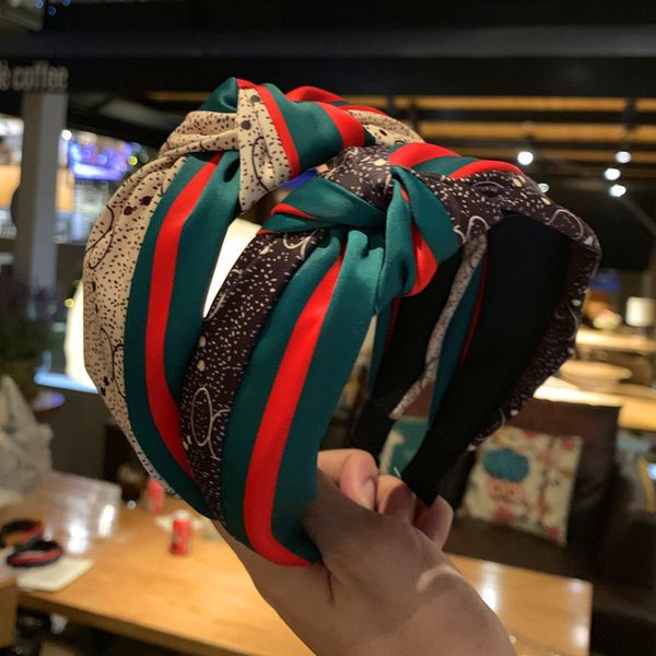 super classic accessories red and green stripes and knotted headband hair clips with wide satin stitches ing, Slivery;white
super classic accessories red and green stripes and knotted headband hair clips with wide satin stitches ing, Slivery;white