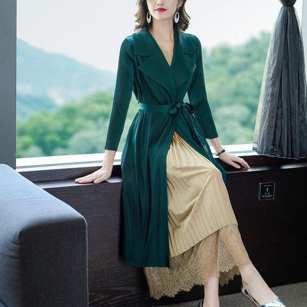windbreaker 2020 new suit collar mid-length ladies autumn noble fashion style pleated dress and jacket two piece set outfit y409, Gray
windbreaker 2020 new suit collar mid-length ladies autumn noble fashion style pleated dress and jacket two piece set outfit y409, Gray