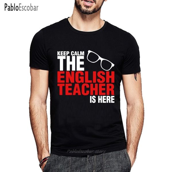 новые короткие рукава хлопок crewneck keep calm учитель английского языка is here мужчины 4xl 5xl тройники балахон дизайнеров футболки толст
новые короткие рукава хлопок crewneck keep calm учитель английского языка is here мужчины 4xl 5xl тройники балахон дизайнеров футболки толст