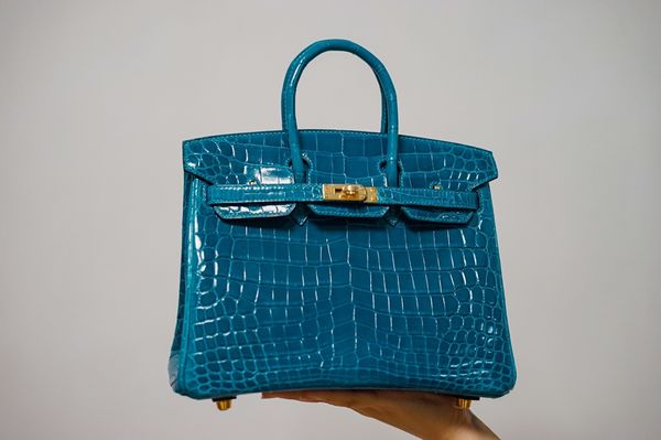 by orer, wholesale crocodile skin 25cm blue design briikin bag,fully handmade wax thread,gold and silver hardware,message me for discount
by orer, wholesale crocodile skin 25cm blue design briikin bag,fully handmade wax thread,gold and silver hardware,message me for discount