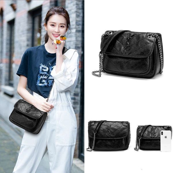 niki and the same kind of wax leather women's bag
niki and the same kind of wax leather women's bag