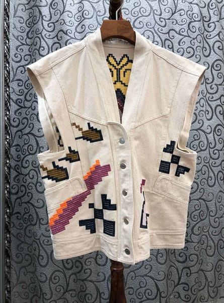 women jacket v-neck embroidery pattern color-block stitching decorative buttons cotton sleeveless coat, Black;brown 
women jacket v-neck embroidery pattern color-block stitching decorative buttons cotton sleeveless coat, Black;brown