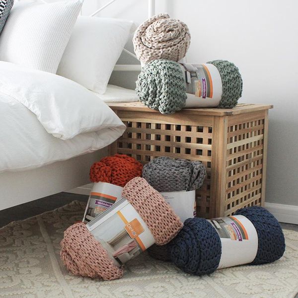 nordic fashion hand chunky wool knitted blanket thick yarn wool bulky knitting throw blankets 127*152cm
nordic fashion hand chunky wool knitted blanket thick yarn wool bulky knitting throw blankets 127*152cm