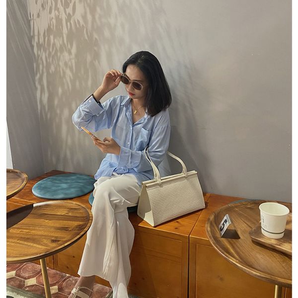 niche design underarm shoulder bagkorean lizard pattern shoulder bag women's simple chic portable triangle bag for women i05mb
niche design underarm shoulder bagkorean lizard pattern shoulder bag women's simple chic portable triangle bag for women i05mb