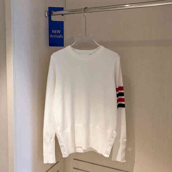 early autumn korean version simple four bar contrast color round neck knitted sweater women's casual loose long sleeve top, White;black
early autumn korean version simple four bar contrast color round neck knitted sweater women's casual loose long sleeve top, White;black