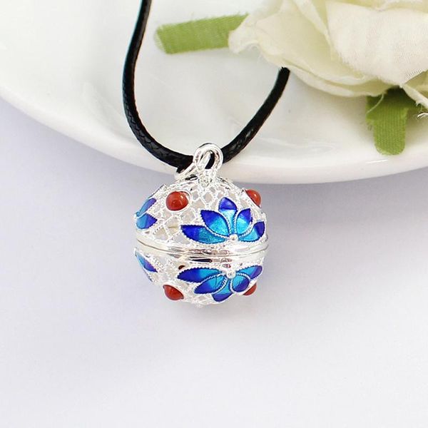 2pcs hollow cloisonne locket flower locket essential oil aroma diffuser necklace perfume aroma diffuser necklace, Silver
2pcs hollow cloisonne locket flower locket essential oil aroma diffuser necklace perfume aroma diffuser necklace, Silver