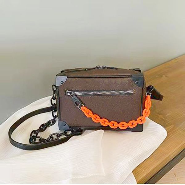 2022 designer mini trunk crosbody bags fashion shoulder phone bag purse chain box case classic purse cross body print flowers high quality
2022 designer mini trunk crosbody bags fashion shoulder phone bag purse chain box case classic purse cross body print flowers high quality