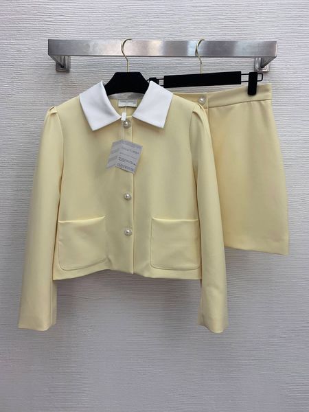 european 2020 autumn and winter single breasted flower pearl button jacket a-line high waist skirt suit can be sold, Tan;black
european 2020 autumn and winter single breasted flower pearl button jacket a-line high waist skirt suit can be sold, Tan;black